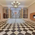 Апартаменты Beautiful Garden Steps From The *