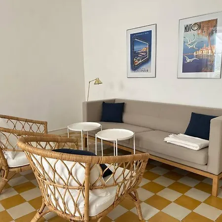 Apartment Beautiful Garden Steps From The Menton