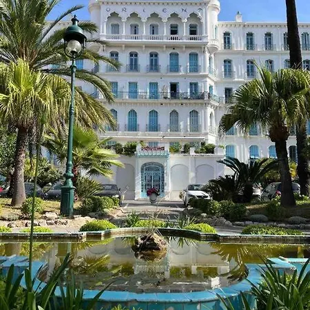 Beautiful Garden Steps From The Menton