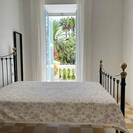 Beautiful Garden Steps From The * Menton