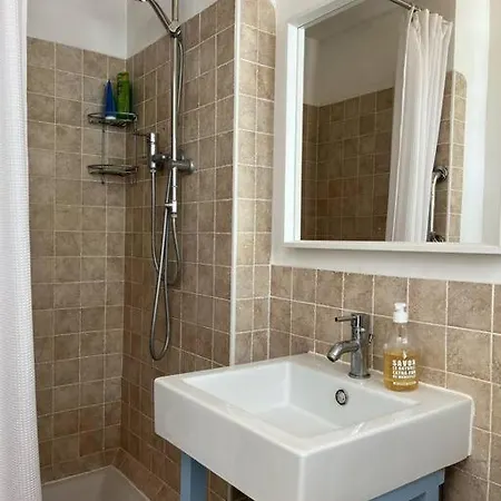 Beautiful Garden Steps From The Apartment