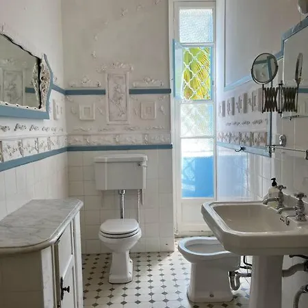 Beautiful Garden Steps From The Apartment *