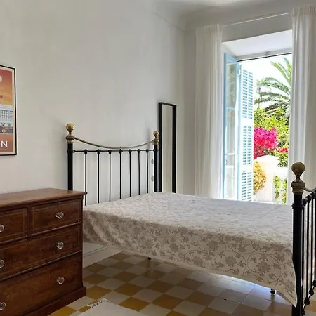 Beautiful Garden Steps From The Apartment Menton