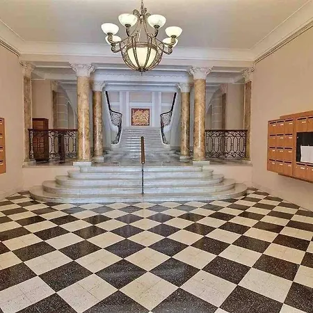 公寓 Beautiful Garden Steps From The *