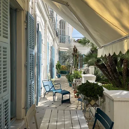 Beautiful Garden Steps From The Appartement *